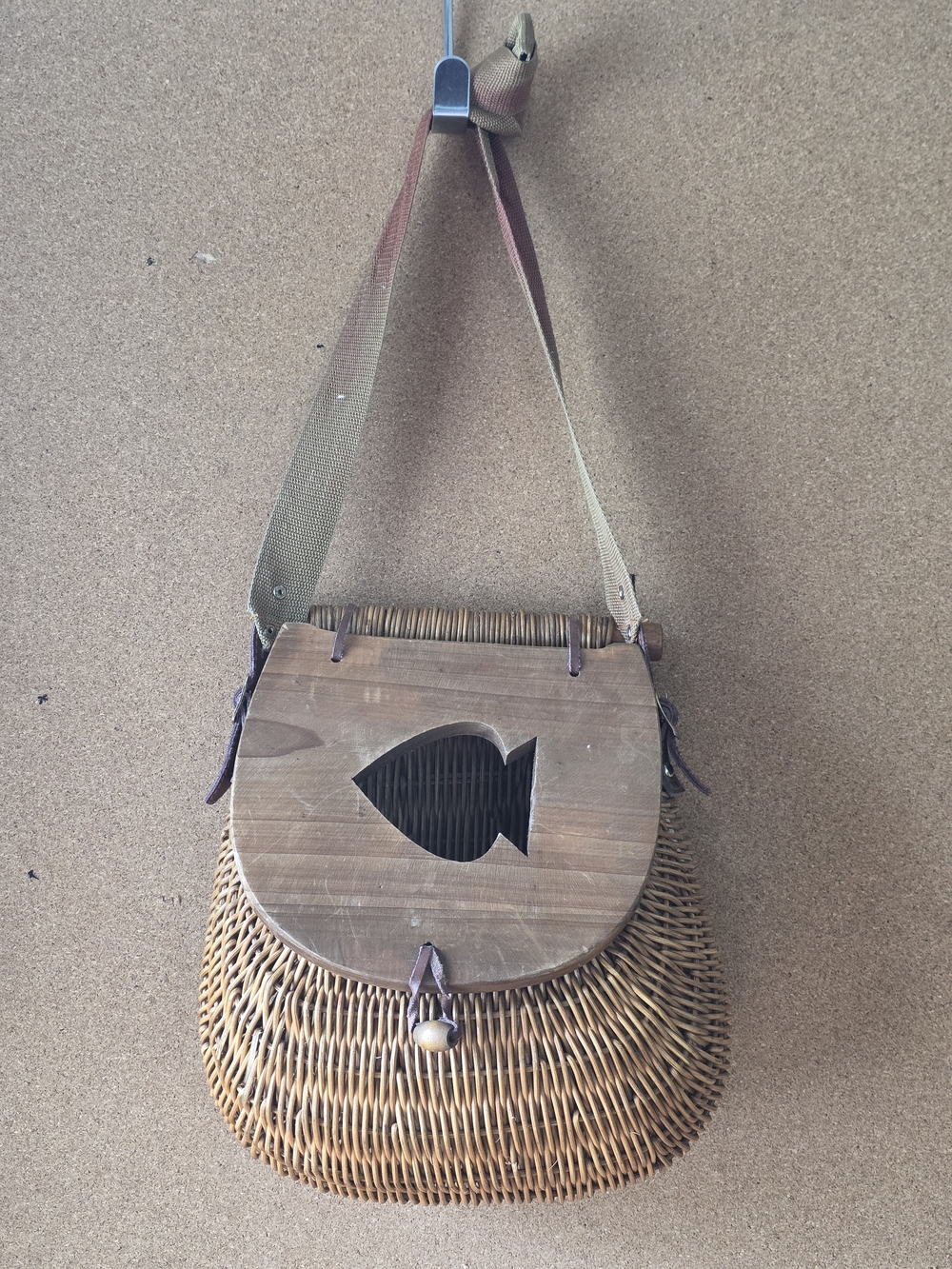 Vintage Large Wicker Fishing Creel Basket w/ Wooden Heart Lid & Strap 12x12x6